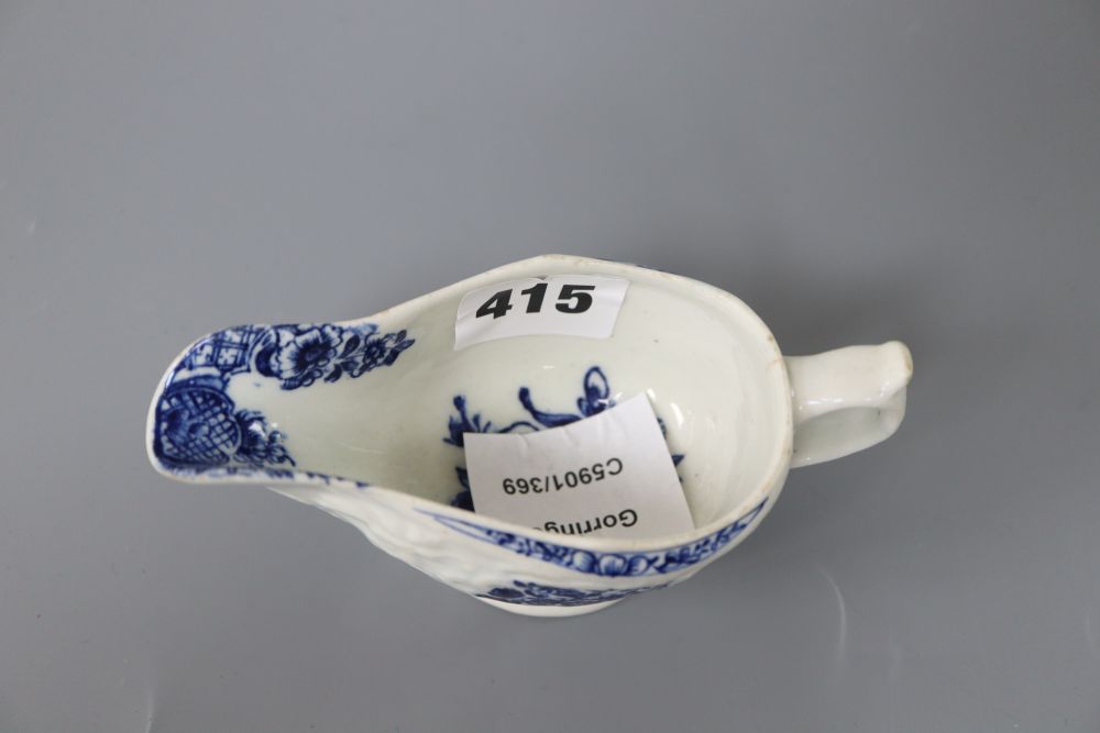 An 18th century Worcester blue and white sauceboat, width 13cm